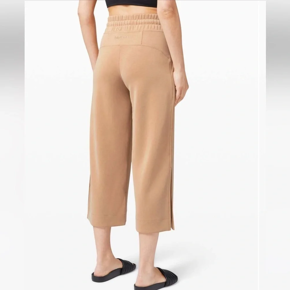 Lululemon Soft Ambitions High Rise Crop Beech Wood size 2